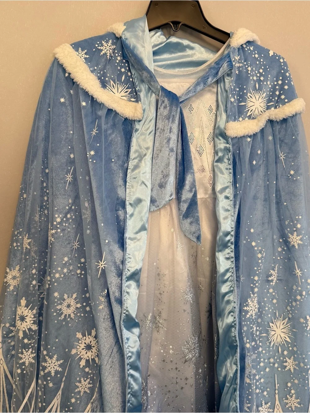 Elsa Like little Girl dress Light Blue Satin-Look cape- little girl size 7